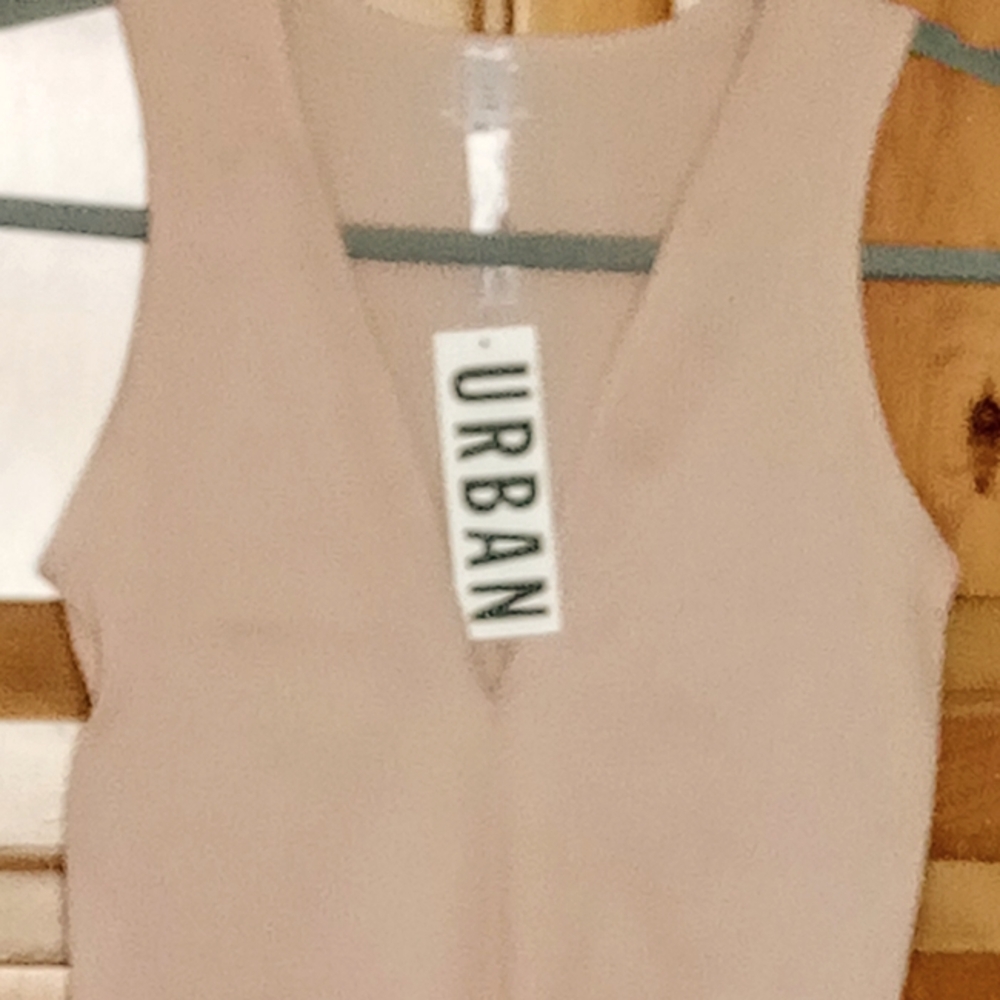 Urban Outfitters NWT Nude Ribbed Deep V Bodysuit Large - Picture 4 of 6